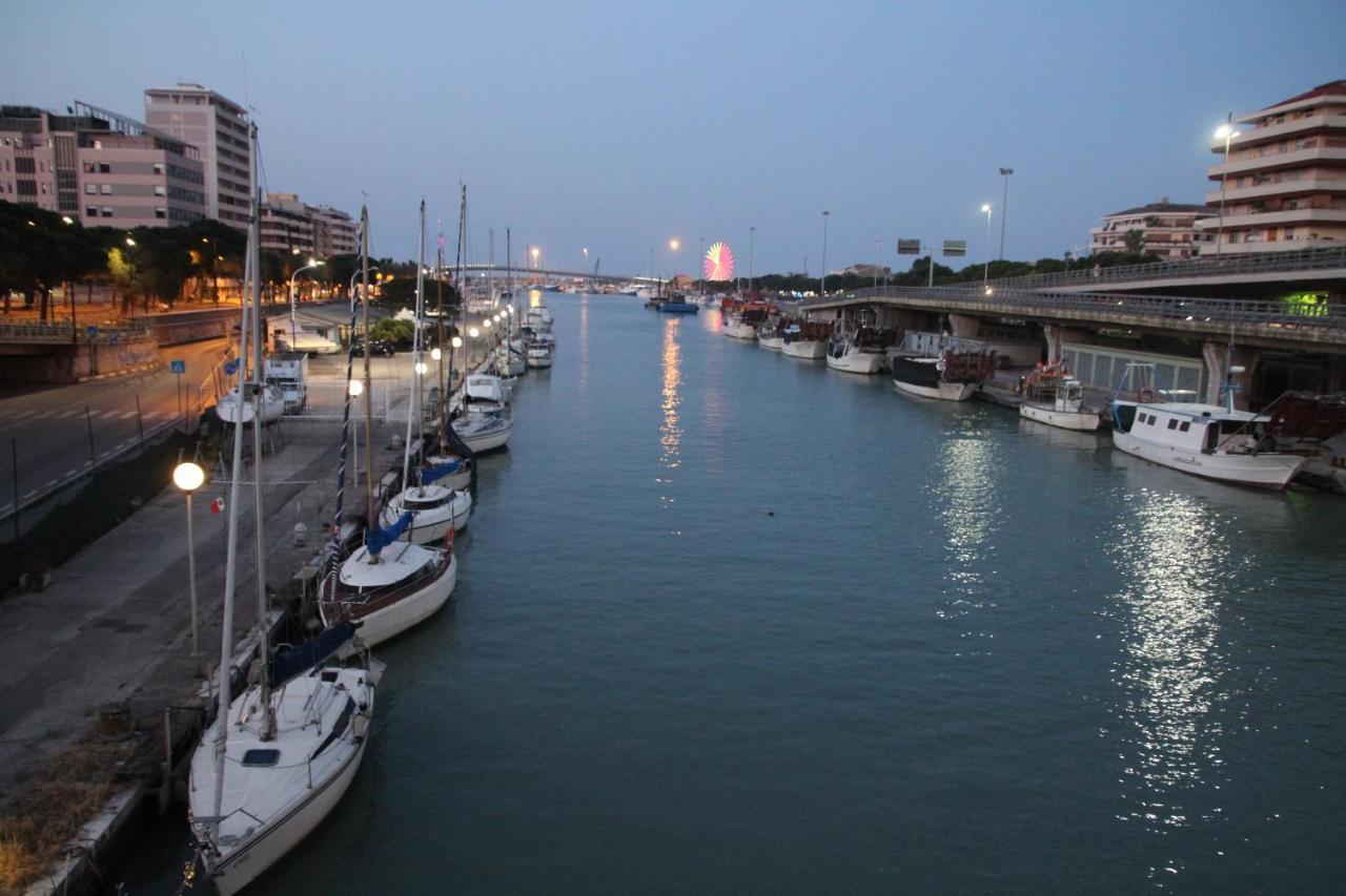 B&B Pescara Centro Luxury Suite ภายนอก รูปภาพ